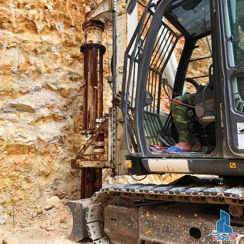 Thực hiện thi công cọc khoan nhồi mini để xây chen nhà phố